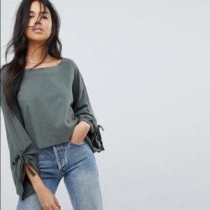 Free people holala sweatshirt green small. Nwt